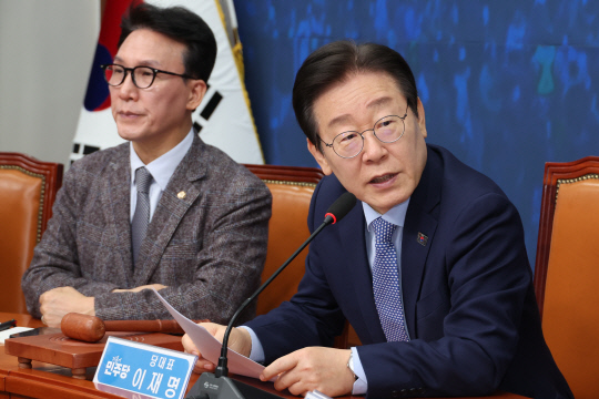 이재명 더불어민주당 대표가 27일 국회에서 열린 최고위원회의에서 발언하고 있다. [연합뉴스 제공]